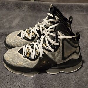 Nike Lebron Men's Size 7 5 New Never Worn